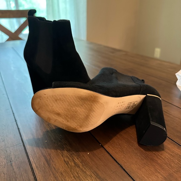 White House Blqck Market black suede peep toe booties Size 7 - Picture 6 of 8